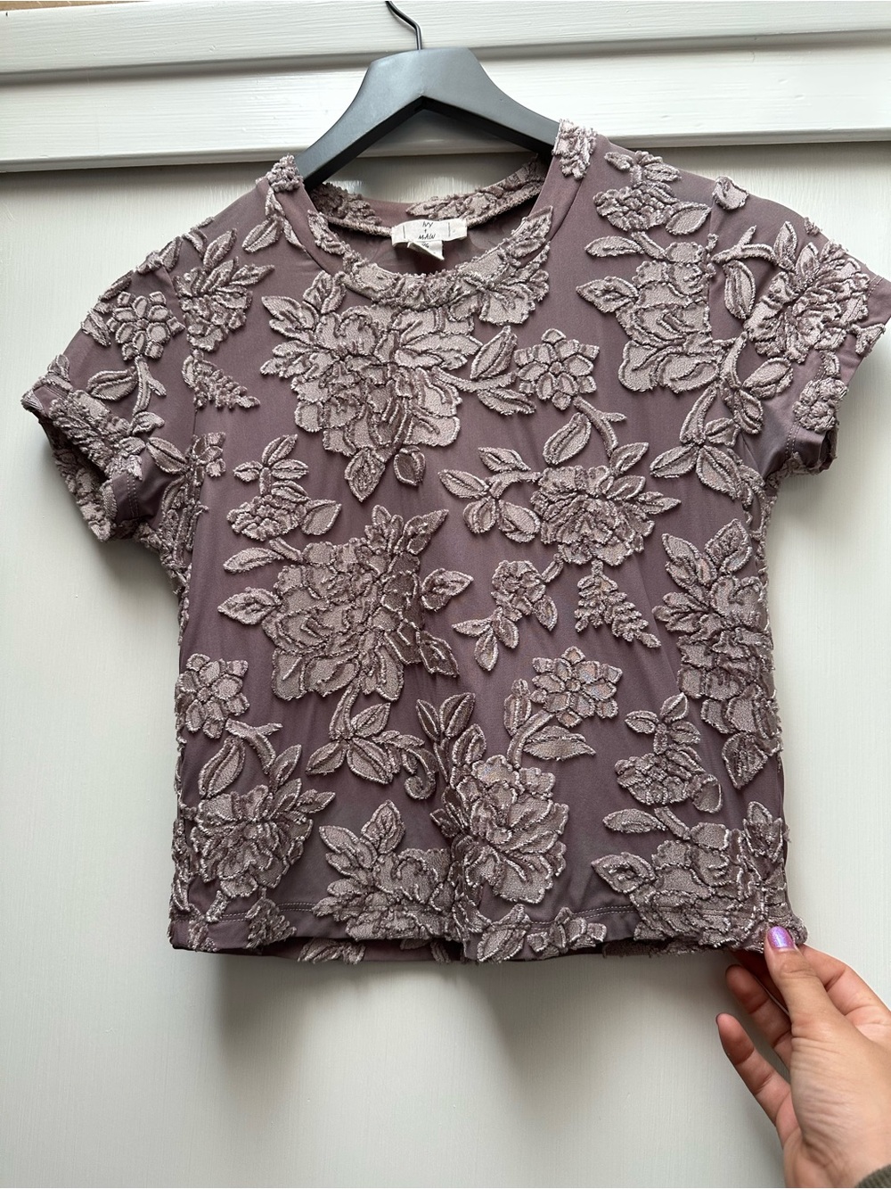 Embroidered Floral Short Sleeve Tee in Mauve